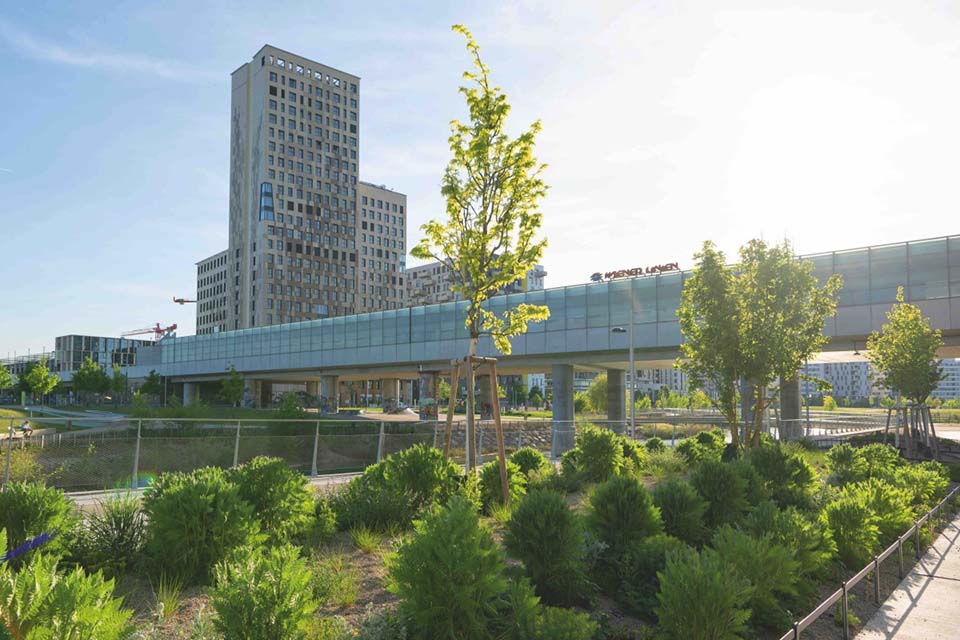 die-u-bahnstation-seestadt-mit-dem-hoho-wien
